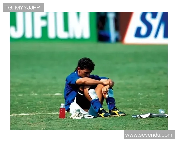 安静的球场上那些闪耀的足球明星们的传奇故事