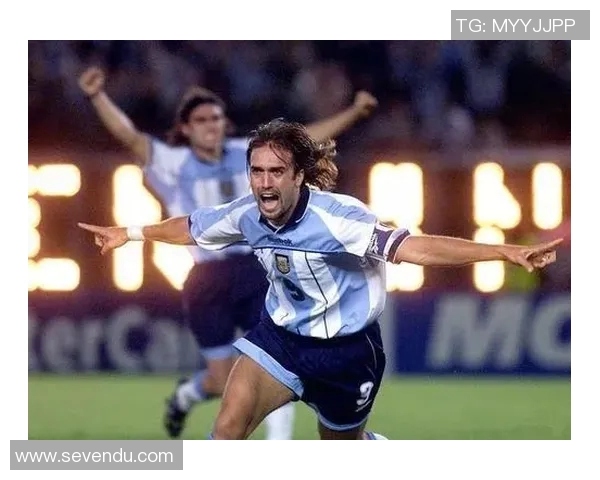 巴蒂斯图塔足球明星挂画展现传奇风采与激情瞬间